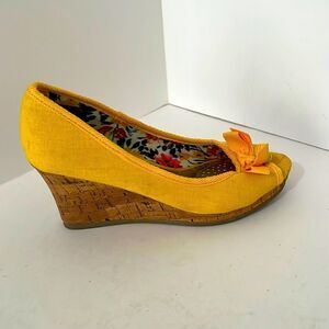 Dexflex Comfort Bright Yellow Peep Toe Cork Wedge Canvas Shoes With Bows Size 5